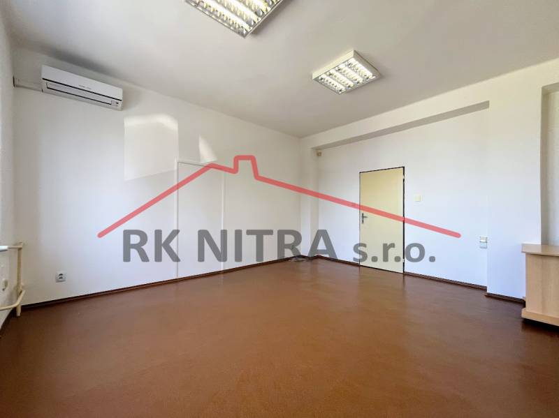 kancelária 2 dvere.jpg